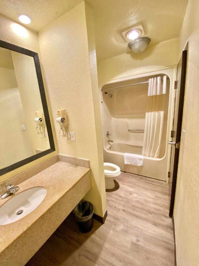 Travelers Inn Элизабет-Сити Экстерьер фото